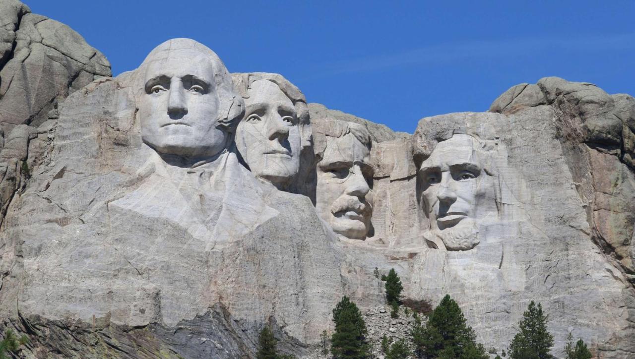 Magnuson Grand Rushmore View Keystone Exterior photo