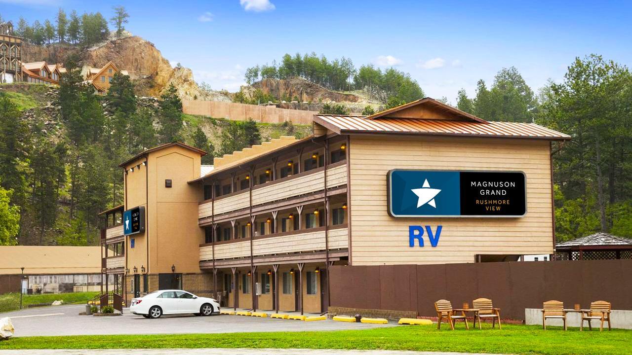 Magnuson Grand Rushmore View Keystone Exterior photo